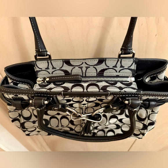 Authentic Coach Black and Gray Hampton Shoulder Bag - Picture 6 of 11